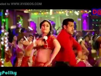Kareena Hottest Navel Show