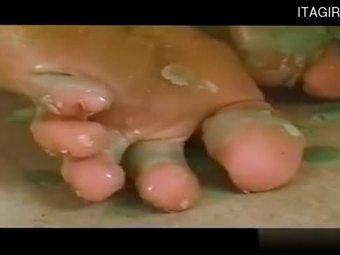 Sexy Frau titfuck cum